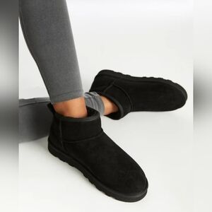 Charlee Fuzzie Bootie Size *8